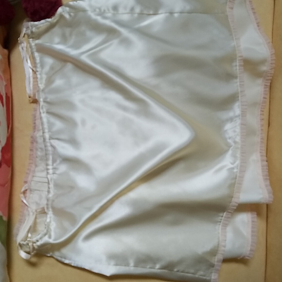 Kenzie cream satin, Soho stretch cotton floral camisoles size large. - Picture 10 of 10